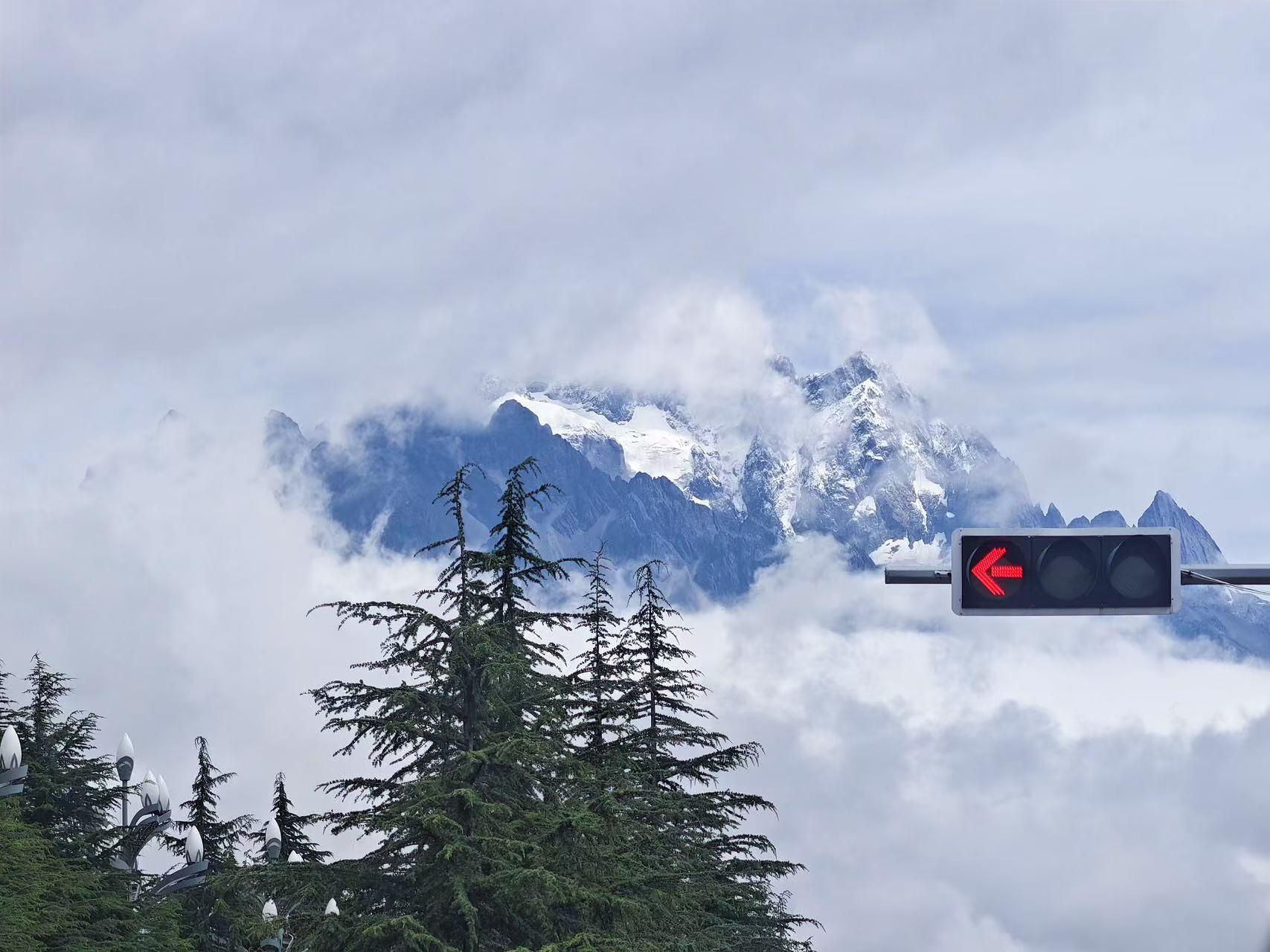 玉龍雪山への道中のスナップ